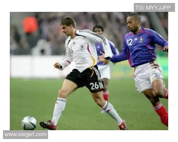 足球明星赛场遗憾瞬间回顾那些令人心碎的瞬间与背后的故事